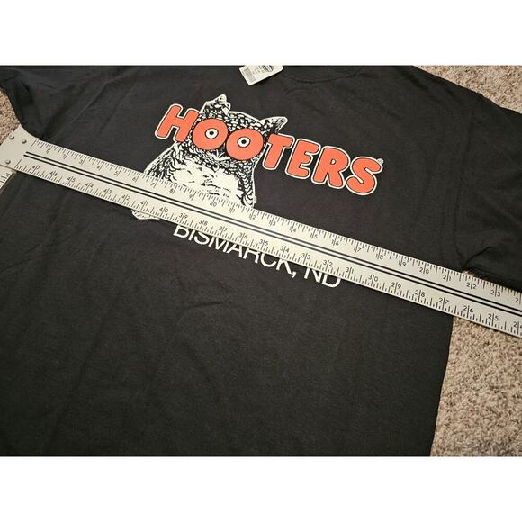 Hooters Bismark ND North Dakota Y2K Classic Logo Vintage Mens Large Deadstock - Picture 4 of 6
